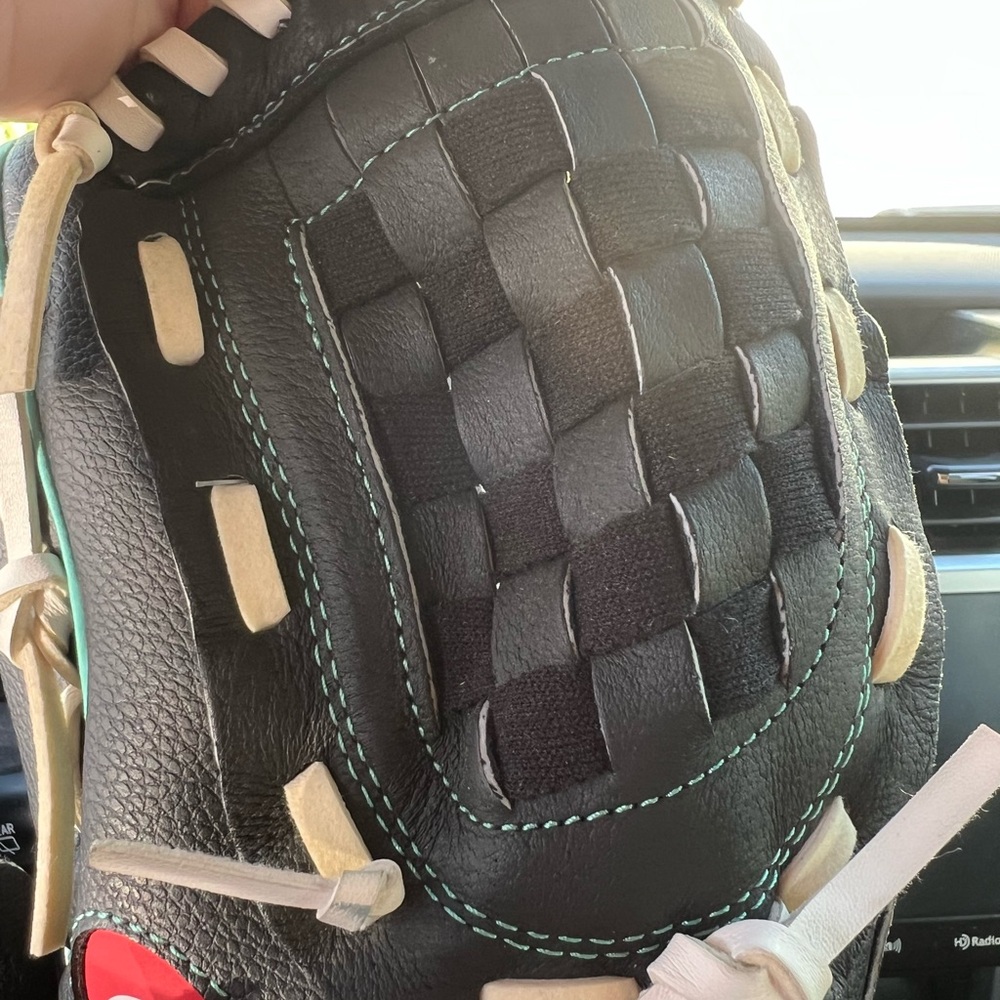 NWOT Rawlings left handed fast pitch softball glove - Picture 4 of 14